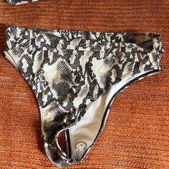 Shein bikini - new with liner - Picture 3 of 3